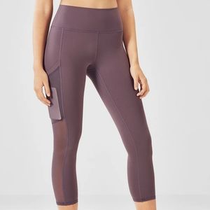 Mila pocket capri fabletics